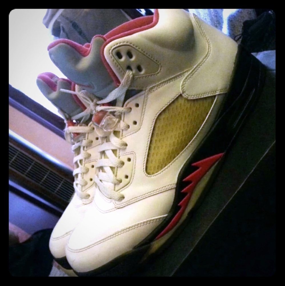 Grey tongue Jordan 5's